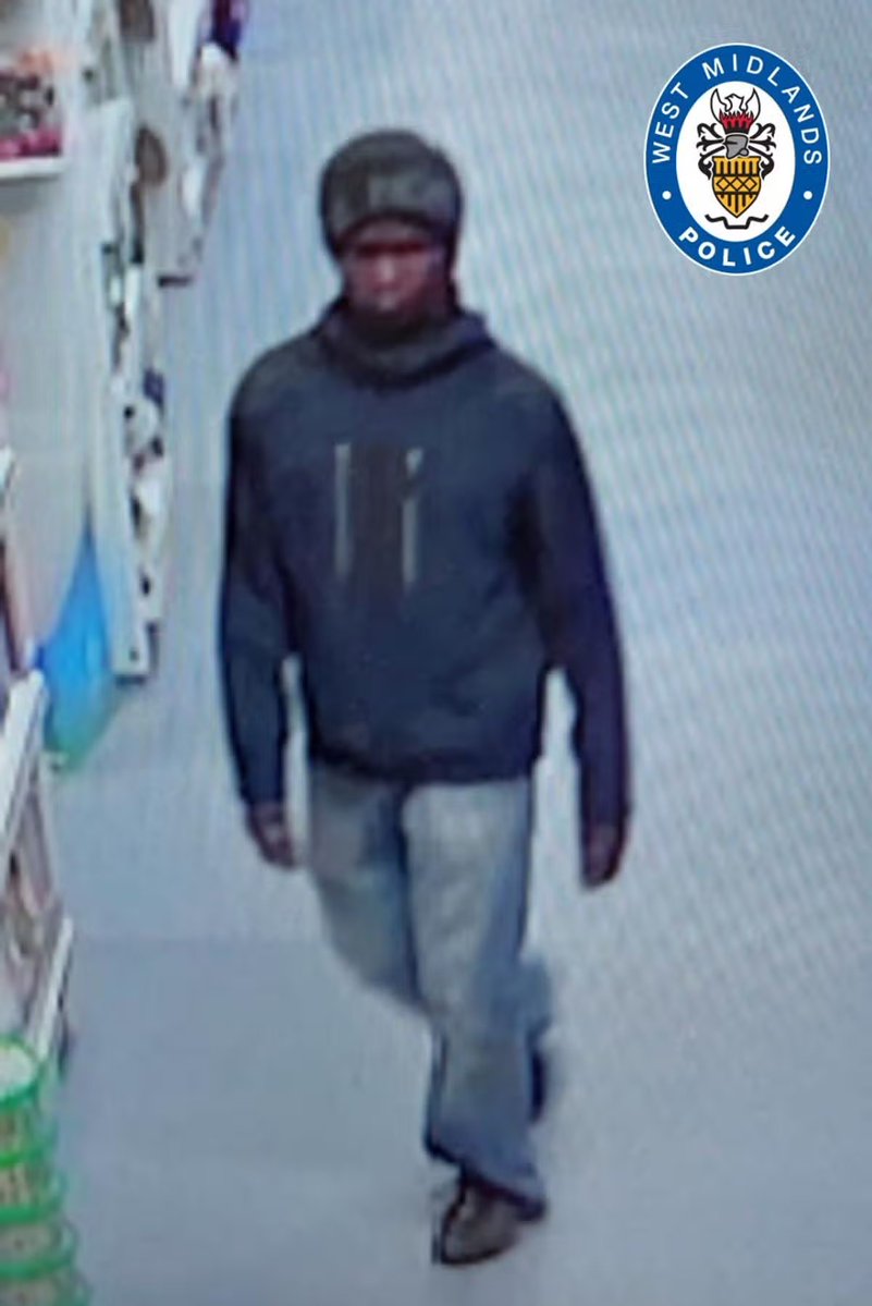 welshmaan's tweet photo. 🚨 Police want to speak to this "Dudley man" after a woman was sexually assaulted in a High Street shop https://t.co/ApTzNziaj4