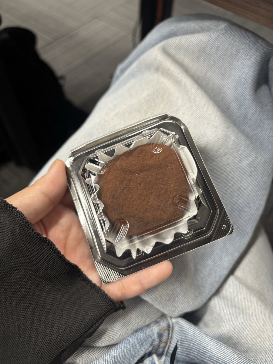 candy_konoha_'s tweet photo. 念願のドバイチョコもちやっと食べれた！！
おいしくてハマりそう😋 https://t.co/Qwm7as0etv