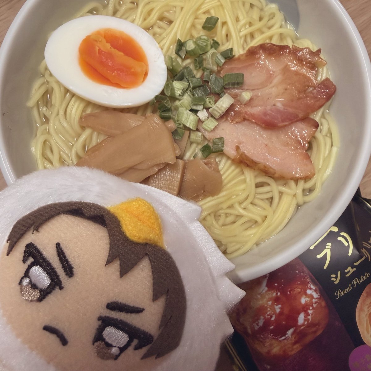 fumifabric's tweet photo. わかとしくん、人は登米のだし 中華そばと蜜芋ブリュレシュークリームよ https://t.co/7ia4MdSse6