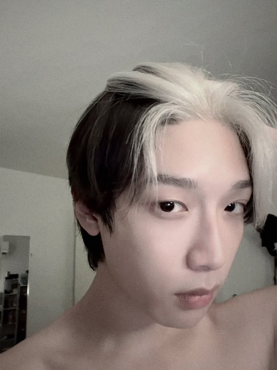 kpnekomi's tweet photo. he’s the เมะest person จริง ๆ อะ 
รักแช่มมม y 🩶 y หม๋าาบลอนด์ https://t.co/sqVxiPNnyj