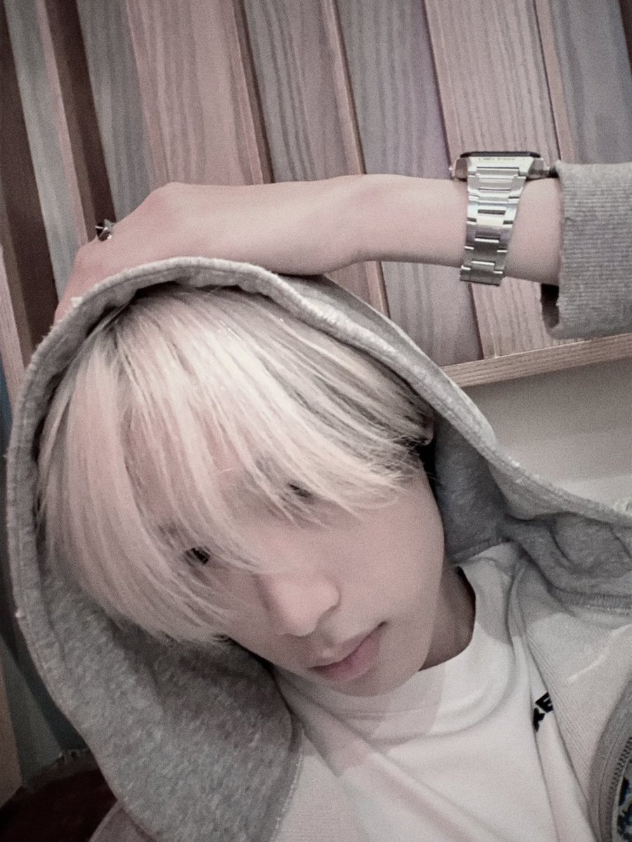 kpnekomi's tweet photo. he’s the เมะest person จริง ๆ อะ 
รักแช่มมม y 🩶 y หม๋าาบลอนด์ https://t.co/sqVxiPNnyj