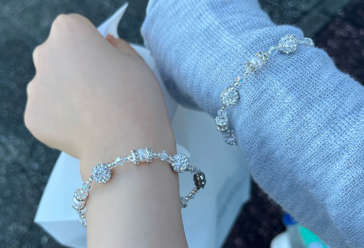 one_e1111's tweet photo. 【拡散希望・落とし物】
10/4にブレスレットを紛失しました 
パンミュ観劇のためシアターHへ向かいましたが、帰宅するまで紛失に気づかず、落とした場所に心当たりがありません 見かけた方や拾ってくださった方がいらっしゃいましたら、ご連絡いただけますと幸いです
 #落とし物  #拡散希望 https://t.co/C6MiKcw3Mk