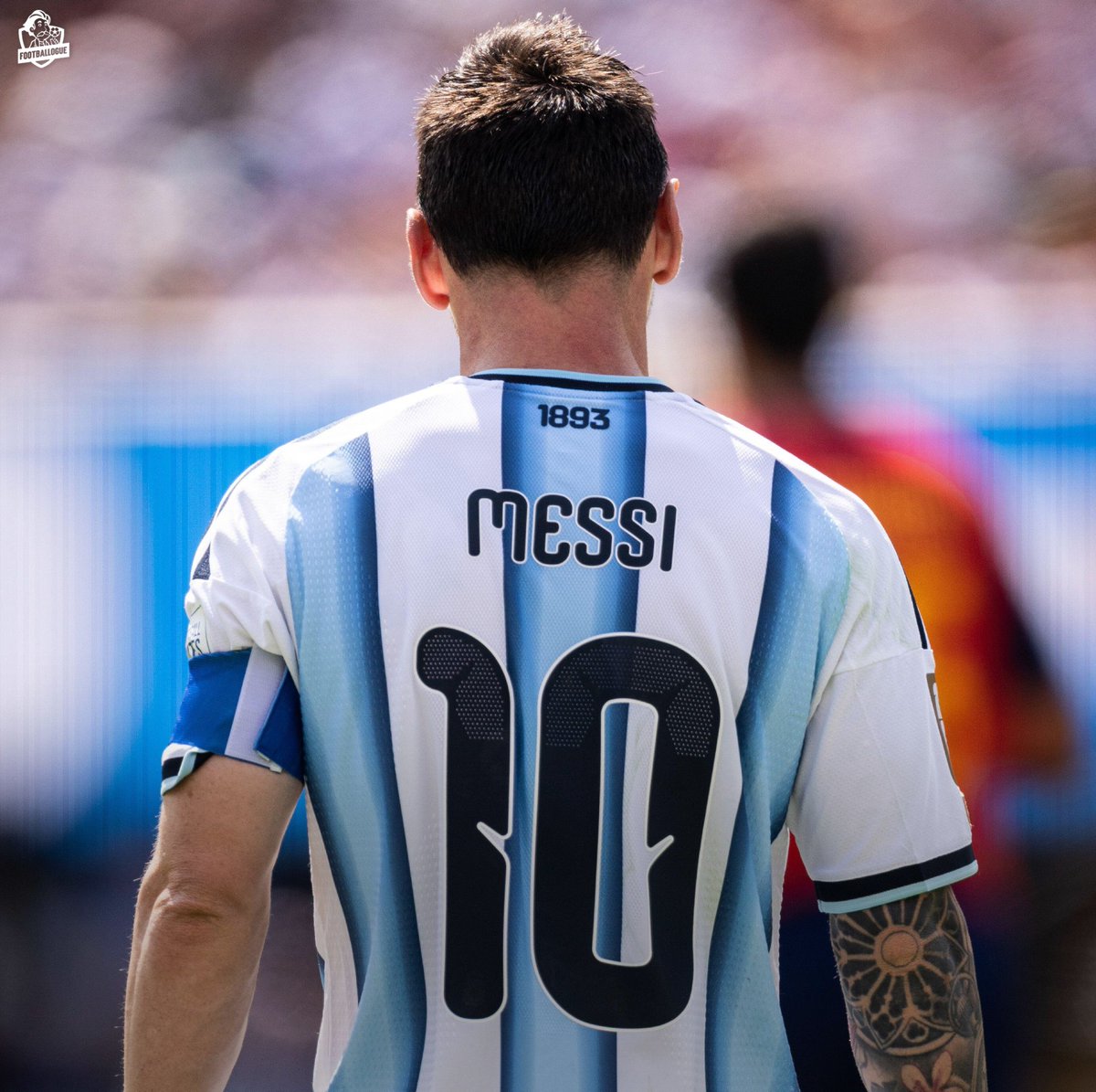 Footballogue's tweet photo. Retirer les numéros de maillot des 𝗟𝗘́𝗚𝗘𝗡𝗗𝗘𝗦 d'un club ou d'une sélection comme en NBA, vous seriez...

👍 𝗣𝗢𝗨𝗥 ?

👎 𝗖𝗢𝗡𝗧𝗥𝗘 ? https://t.co/DWI7OChD75