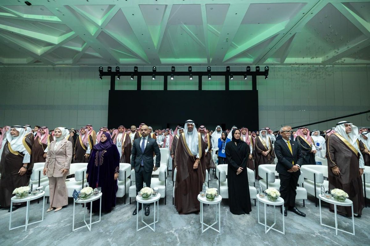 Ahmed_S_Alrajhi's tweet photo. إيمانًا بأهمية الشراكات في تعزيز الأثر التنموي، دشّنا اليوم أعمال #الملتقى_الدولي_للمسؤولية_الاجتماعية 2026 في الرياض، بمشاركة قيادات وخبراء من  مختلف دول العالم؛ لتبادل الخبرات والتجارب، واستكشاف الفرص، وبناء شراكات نوعية تسهم في تعظيم أثر المسؤولية الاجتماعية واستدامته.

#من_الالتزام_إلى_التأثير