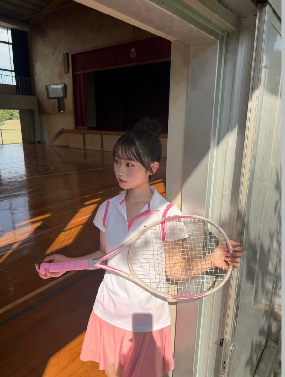ono__1126love's tweet photo. ときねねって顔小さくて首が長いから横顔が綺麗。
女の子の理想の骨格って感じ。
#時田音々 https://t.co/JSgftCj5V8