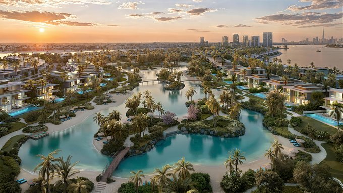 Almalchannel's tweet photo. «نخيل» تكشف عن مجمع سكني جديد في جزر دبي 🇦🇪

«باي إستيت»... 12 ألف نسمة في مشروع سكني واحد على واجهة دبي البحرية.

ماذا نعرف عنه؟

▪️ 360 وحدة سكنية + قطع أراض مطلة على الشاطئ.

▪️ 12 ألف نسمة عدد السكان المتوقع عند اكتمال المشروع.

▪️ 653 ألف متر مربع مساحة المشروع.

▪️ 2.4 كيلومتر من الشاطئ + 6.5 كيلومتر من الواجهة البحرية.

▪️ مرسى لليخوت ونادي شاطئي

لكن القصة أكبر من «باي إستيت»...

جزر دبي الخمس تستهدف أكثر من 230 ألف ساكن ونحو 62 ألف وحدة سكنية، مع إضافة حوالي 57 كيلومتراً إلى واجهة دبي البحرية.