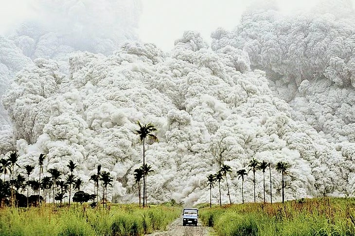 comolliatepjf1's tweet photo. Alberto Garcia, June 15, 1991, escaping the pyroclastic flows of Mt. Pinatubo. This eruption was 10x stronger than Mt. St. Helens and resulted in 770 deaths. https://t.co/H0vJdAp8rp