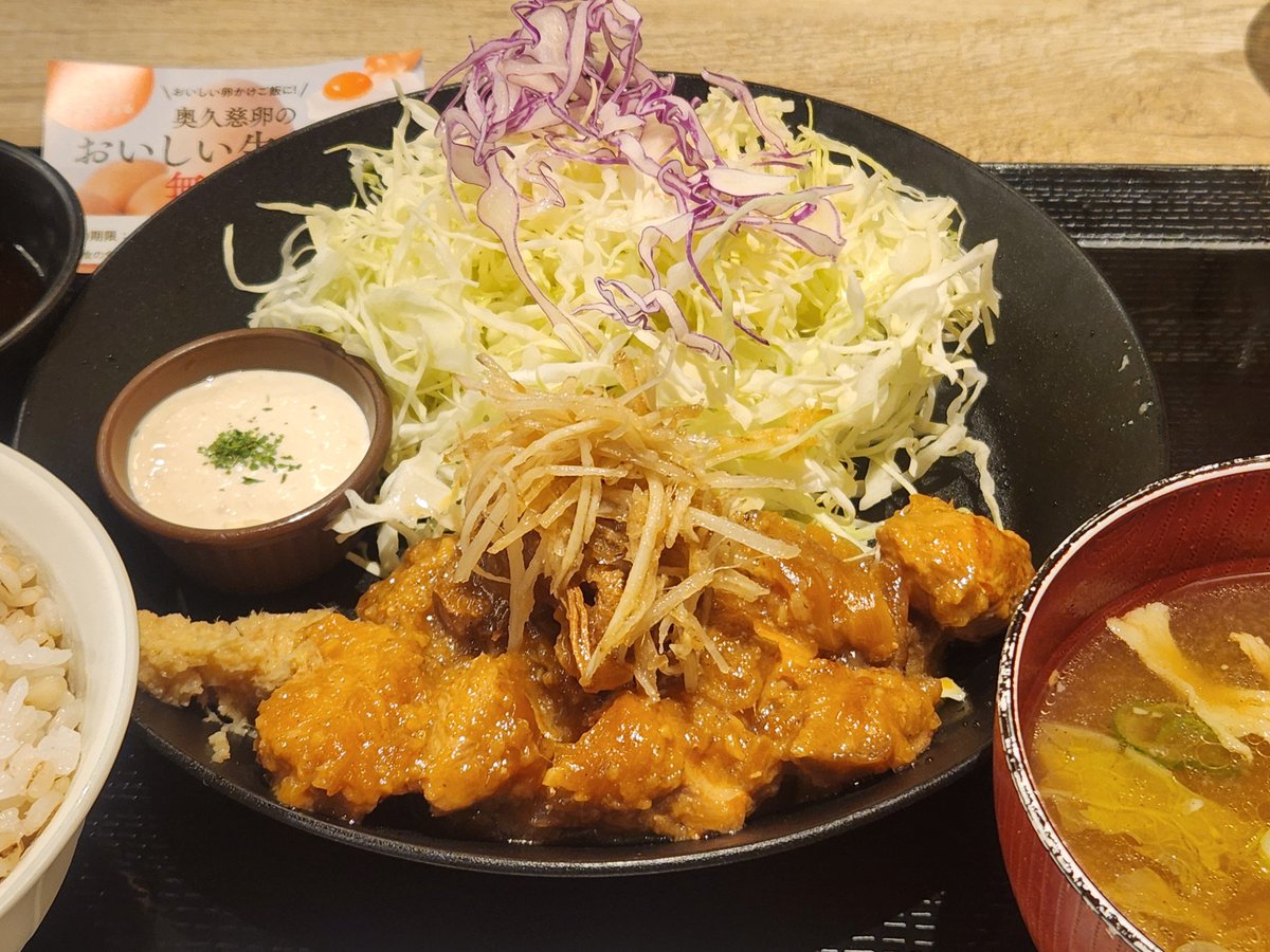 taka_flower's tweet photo. 仕事終わりに飯屋へ向かう途中...💨
サウナ東京LDを通りすぎたけど、長蛇の列で並ぶ女性サウナー様が多かった!!🎀😳サウナ愛が伝わりました🥹

ピンクの暖簾が可愛く映えて思わずパシャリ📸🤭男性陣、今日は退散だ〜(笑)😂

Ayaさん📮ですぐ食べたくなり、しょうが焼きBaKaへ🐽🤣

｢鶏むね肉の生姜焼き定食｣を頂きました🐔👏口に入れた瞬間、フワッと柔らかく生姜と抜群すぎる🫚🤤おろし生姜をトッピングしたらｳﾏｽｷﾞ🤩✨️ありがとうございました🤲
#サウナ東京
