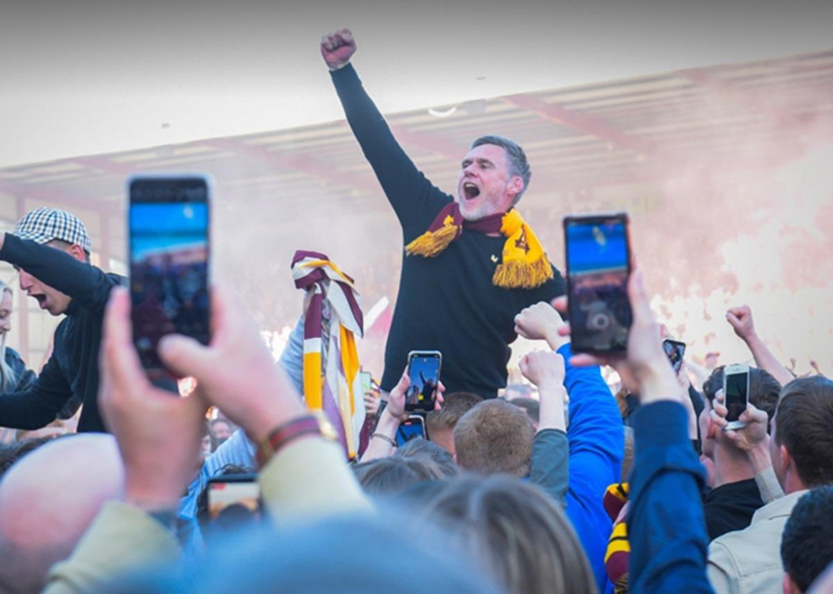 LowerTiers's tweet photo. Graham Alexander and several members of Bradford City's staff were reportedly in tears when the manager left for Preston last week 

The Championship club have more than doubled Alexander’s wages and paid City £500,000 in compensation 

🗞️ - @MsiDouglas 

#BCAFC https://t.co/gcyQD4XhHj