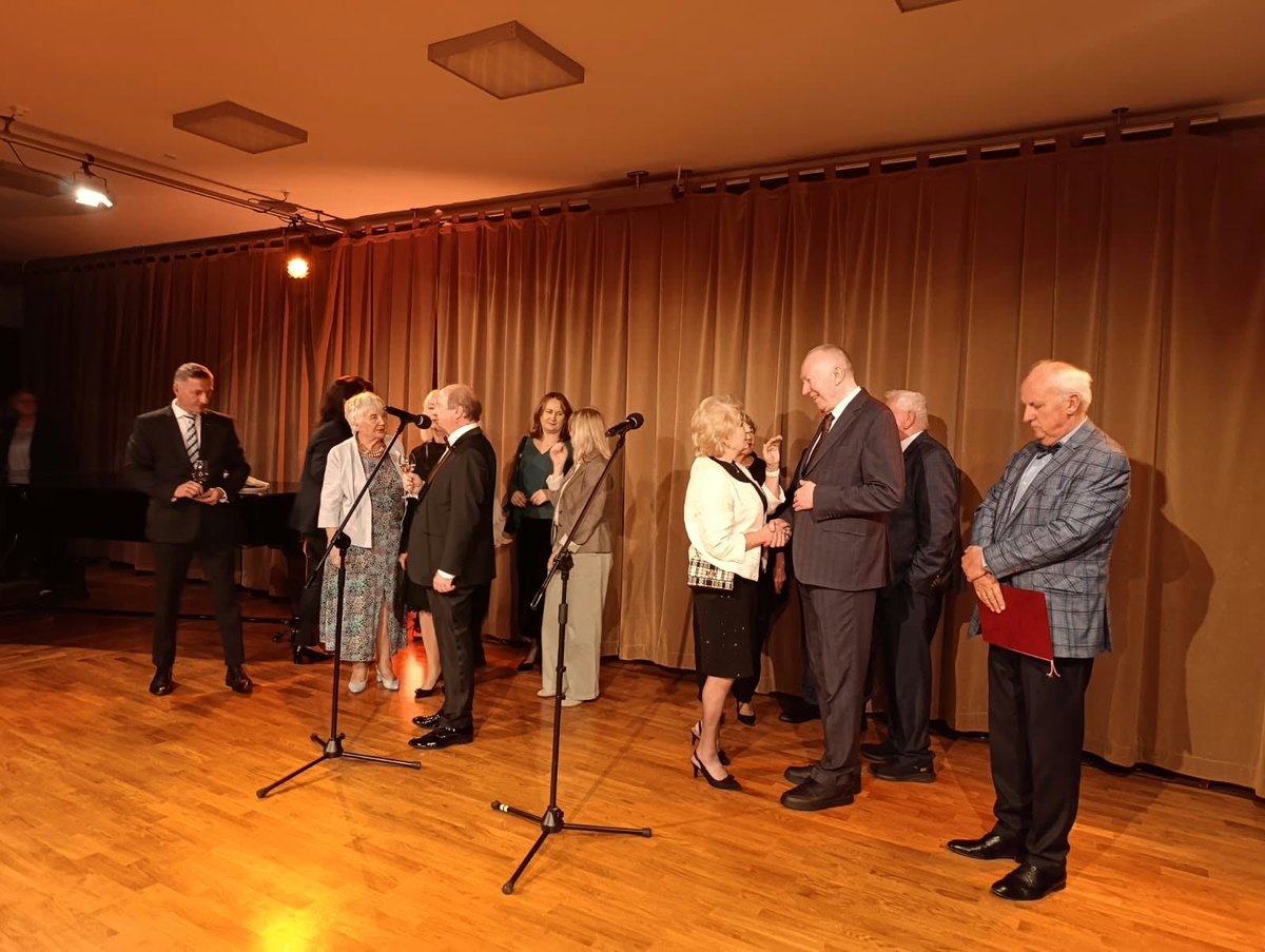 row_info_pl's tweet photo. 🎶 30 LAT MUZYKI, PASJI I PRACY DLA RYBNIKA! ❤️

Teatr Ziemi Rybnickiej stał się wczoraj miejscem wyjątkowego jubileuszu Towarzystwa Muzycznego im. Braci Szafranków. 🎹🎻

Więcej: https://t.co/3QLGj1M3ho https://t.co/gnIYzGNwjT