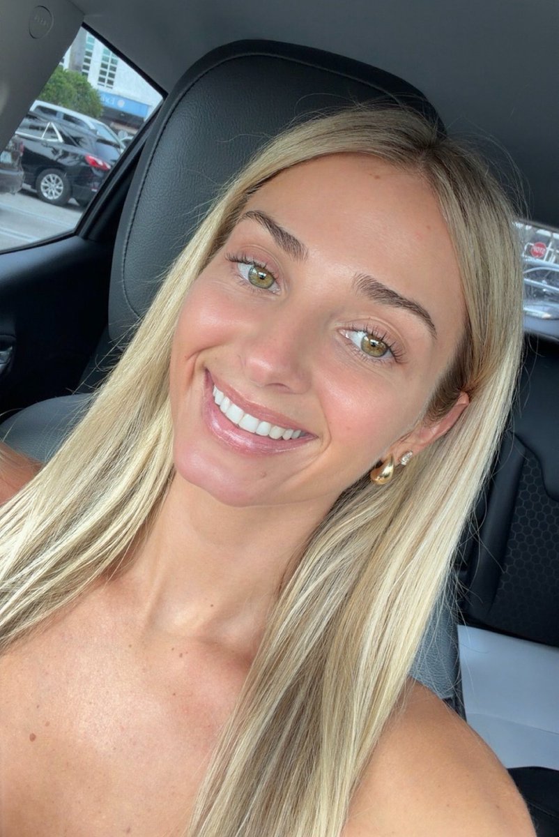 Alexaadamss30's tweet photo. Happy Monday 😊 https://t.co/273yFt6vAi