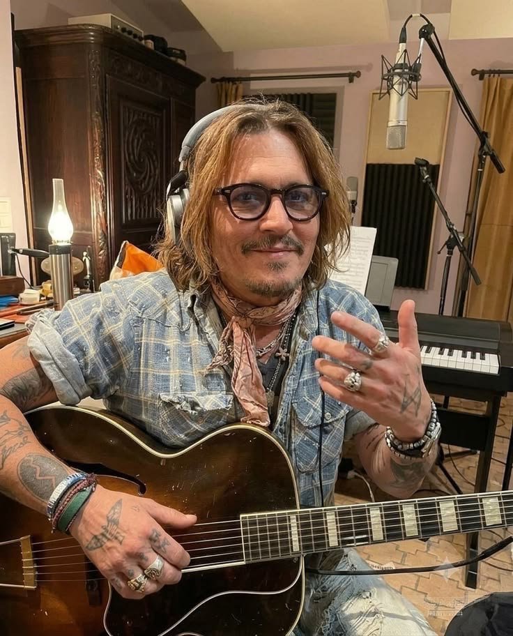 JohnnyDeppd054's tweet photo. #JohnnyDepp 
Music was always my first love. It was my first love for sure. And still is a huge part of my life. https://t.co/Lj3YTRriKF