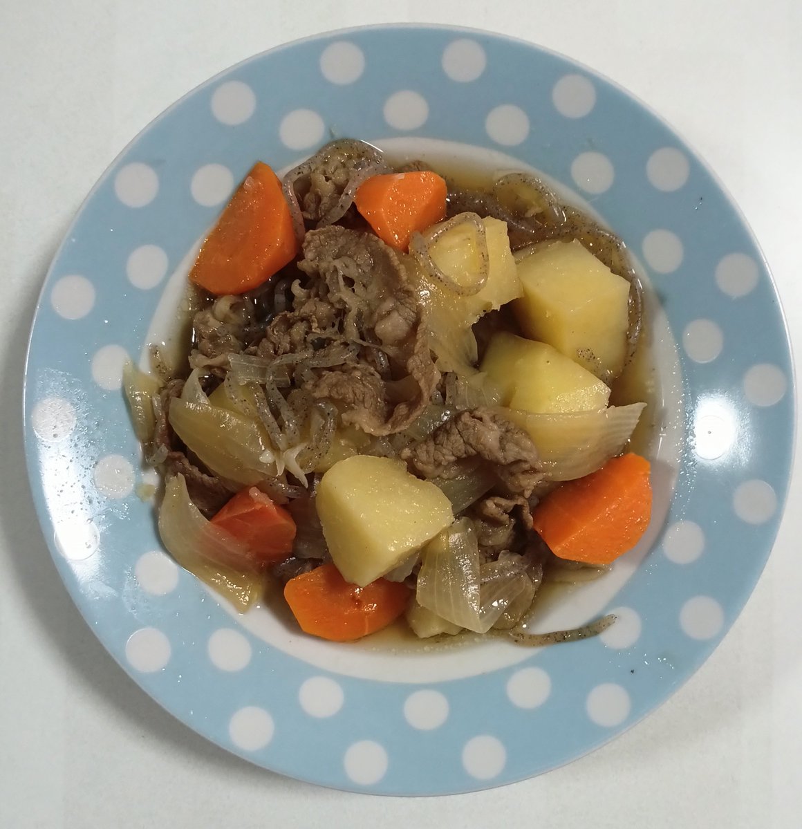 iruka1003's tweet photo. お弁当と肉じゃが(2026/10/5)

お肉は、牛と豚の混合😄

#おうちご飯 https://t.co/5BaTve1llq