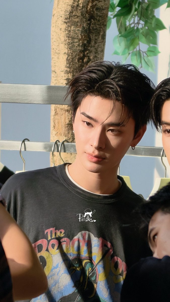 Piozas's tweet photo. วันนี้เฮียเก้อ หล่อมาก สุดแสว้กแก๊ก จบการรายงาน รักนะคะ 
#RepresentTHXBUS 
#RepresentTHxTHAI #THAIchayanon https://t.co/zxkvM925Ot