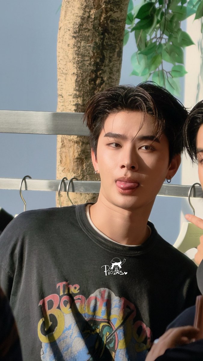 Piozas's tweet photo. วันนี้เฮียเก้อ หล่อมาก สุดแสว้กแก๊ก จบการรายงาน รักนะคะ 
#RepresentTHXBUS 
#RepresentTHxTHAI #THAIchayanon https://t.co/zxkvM925Ot
