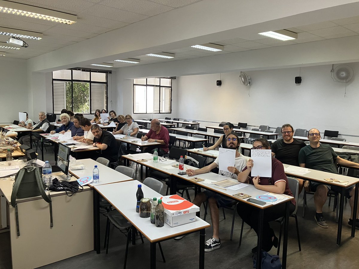 LeonorZozaya's tweet photo. Algunas 📸 de este viernes, 2 de octubre, en las V Jornadas abiertas de #Paleografia e Hª de la #escritura: #tintas, #manuscritos y #códices en la #ULPGC. ¡Mil gracias a quien lo hizo posible o participó!
Si quieren consultar el programa, consta en https://t.co/eX7GdKlJg0 👉 https://t.co/8BQod09Nhp