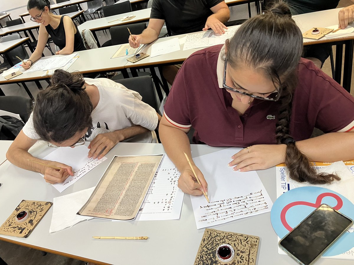 LeonorZozaya's tweet photo. Algunas 📸 de este viernes, 2 de octubre, en las V Jornadas abiertas de #Paleografia e Hª de la #escritura: #tintas, #manuscritos y #códices en la #ULPGC. ¡Mil gracias a quien lo hizo posible o participó!
Si quieren consultar el programa, consta en https://t.co/eX7GdKlJg0 👉 https://t.co/8BQod09Nhp