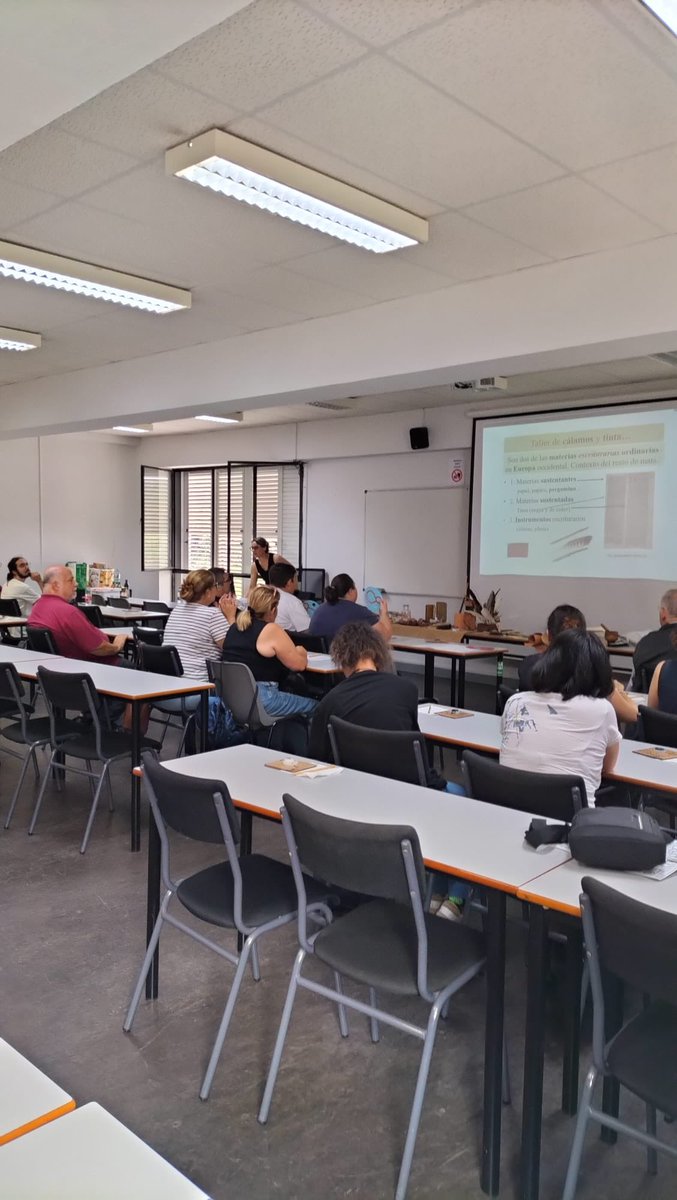LeonorZozaya's tweet photo. Algunas 📸 de este viernes, 2 de octubre, en las V Jornadas abiertas de #Paleografia e Hª de la #escritura: #tintas, #manuscritos y #códices en la #ULPGC. ¡Mil gracias a quien lo hizo posible o participó!
Si quieren consultar el programa, consta en https://t.co/eX7GdKlJg0 👉 https://t.co/8BQod09Nhp