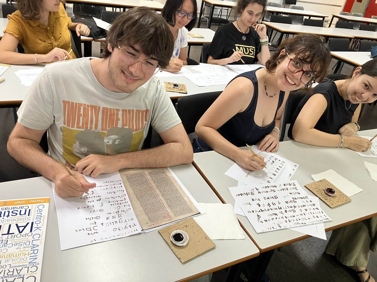 LeonorZozaya's tweet photo. Algunas 📸 de este viernes, 2 de octubre, en las V Jornadas abiertas de #Paleografia e Hª de la #escritura: #tintas, #manuscritos y #códices en la #ULPGC. ¡Mil gracias a quien lo hizo posible o participó!
Si quieren consultar el programa, consta en https://t.co/eX7GdKlJg0 👉 https://t.co/8BQod09Nhp
