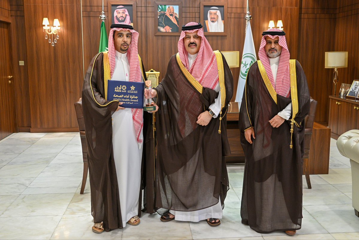 7ailthy's tweet photo. سمو #أمير_منطقة_حائل يستقبل الرئيس التنفيذي لتجمع حائل الصحي م.حاتم الرشدان، بمناسبة تحقيق مستشفى حائل العام المركز الثالث في جائزة "أداء الصحة" في دورتها الثامنة، مسار التميز في كفاءة الخدمات، بحضور مدير عام فرع وزارة الصحة بالمنطقة أ.سلطان المسيعيد. https://t.co/RcRl9wwwo1