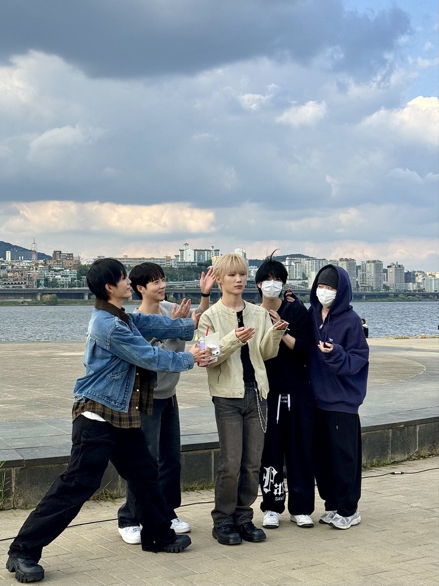 C_lavin_Klein's tweet photo. 민쭈니 버스킹 너무 재밌었다구우><

@ur_vari https://t.co/ejWWYcxNmv