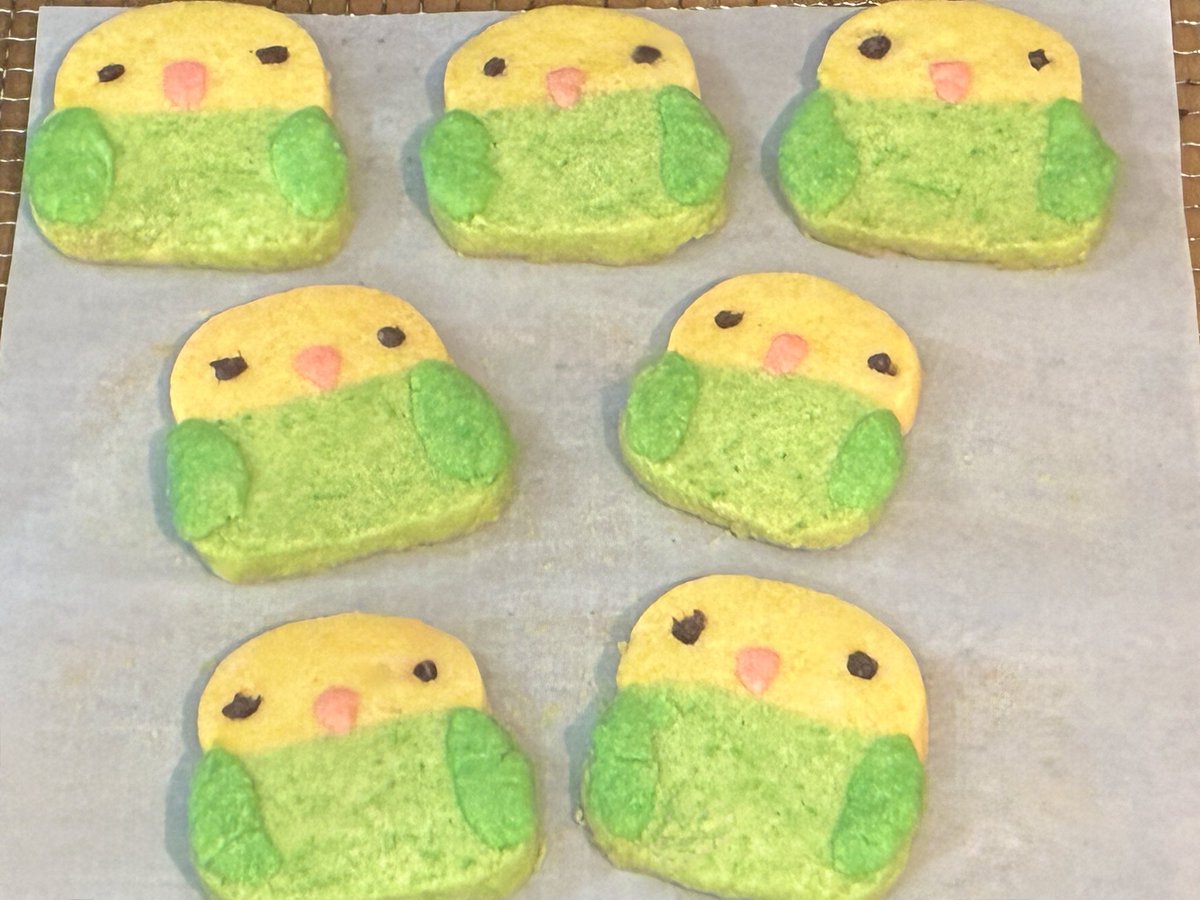 MAISONDE6's tweet photo. こんばんは！
まだバタバタしていて
投稿がままならない中…
クッキー君クッキーを
焼いてみました🍪
(サブレかな…？)

こちらももう少し味や
材料の配分を調整してから
メニューに添えたいと考えて
います😊
お楽しみに〜🎶

⁡#沖縄
#浦添
⁡#雑貨屋
#鳥好きさんとつながりたい https://t.co/eqLgm56f22