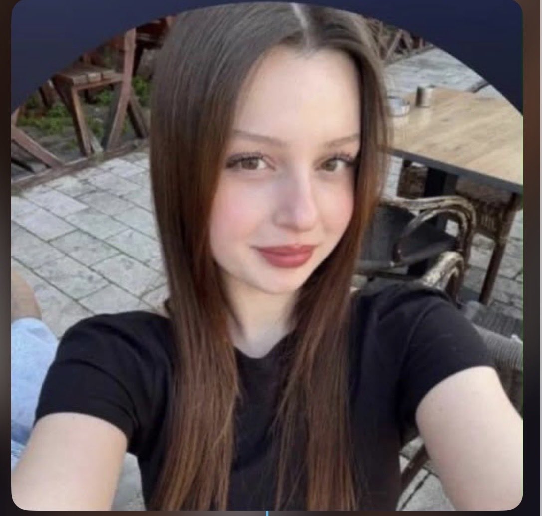 Erenguldmr's tweet photo. Gökçe Alkan 18 yaşındaydı. Daha hayatının başındaydı. Liseden yeni mezun olmuş, iş arıyordu.

Bursa Karacabey’de hayatı elinden alındı.

Bir kadın daha “sevgilim” dediği bir erkek tarafından öldürüldü.

#GökçeAlkan #KadınCinayetleriPolitiktir https://t.co/2SXwmo7ybM
