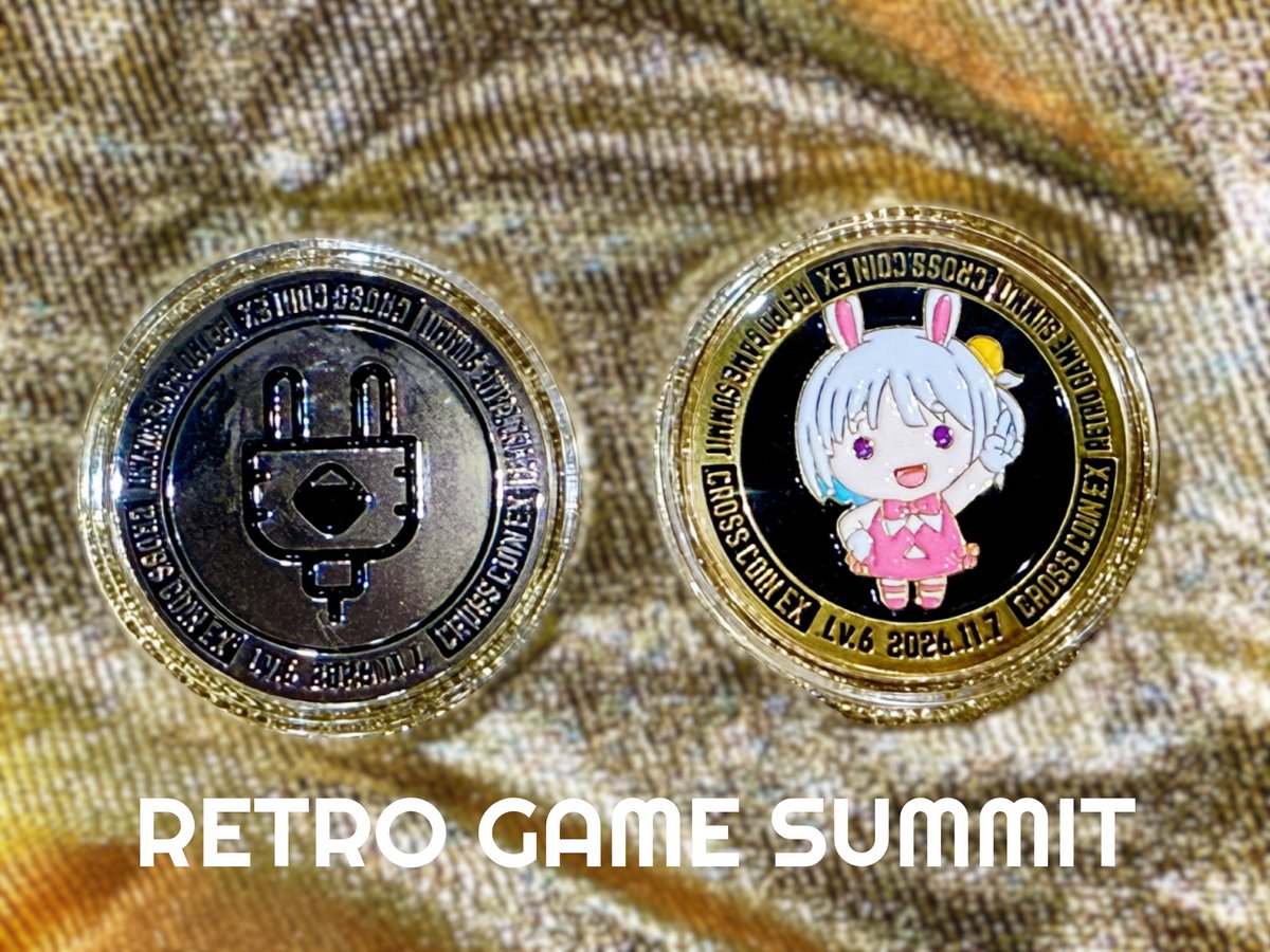 rgsummit's tweet photo. 『RETRO GAME SUMMIT Lv.6』の各種チケット販売が【 10月7日(水) 20:00 】よりスタートします🎮✨

🎟 チケット種類と入場ルール
🔹サポーターズパス（1部 / 2部）
┗ 先行入場。付与される「整理番号順」でのご案内です🚶‍♂️ 
🔹一般入場チケット（1部 / 2部）
┗ ⚠️前回からの変更点⚠️ 
一般入場チケットは整理番号順ではなく【 当日並んだ順番 】でのご案内となります。

🚨 一般入場に関する重要なお願い
近隣へのご迷惑となりますので、指定時間（10:45）より前のご来場・待機は固くお断りいたします。指定時間前に並ばれていた場合、ルールを守ってくださった来場者から入場を開始します。皆様のご協力をお願いいたします🙇‍♂️

🎁 限定コラボ！入場者特典今回はレゲットコイン！（@SheNaTheKid)よりご提供いただいたコラボ企画、レゲット特別デザインの『CROSS COIN』をプレゼント🪙✨

SFC互換機用ソフト『クーリースカンク』等にも埋め込まれている、CROSSx GAMESを象徴するオリジナルコインです。 「イベントごとに異なるコインを集める楽しさ」や「同じ趣味を持つ人との繋がりを手元に残す」という素敵なコンセプトが込められています🤝
イベント参加の証としてぜひゲットしてくださいね！

👇チケット販売ページはこちら 
https://t.co/ynHgByMkQU

※CROSS COINはCROSSx GAMESの運営元であるビットノート合同会社の登録商標です。
#レゲット #レゲット運営