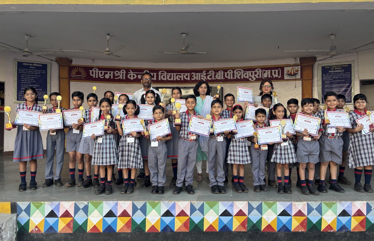 kvitbpshivpuri's tweet photo. A proud moment as our young readers received prizes for their enthusiastic participation in the Reading Challenge Competition.
Keep reading, Keep learning!

@KVS_HQ @kvs_bhopal 

#ReadingChallenge #PrizeDistribution
#YoungReaders https://t.co/NkRwHfTLuJ