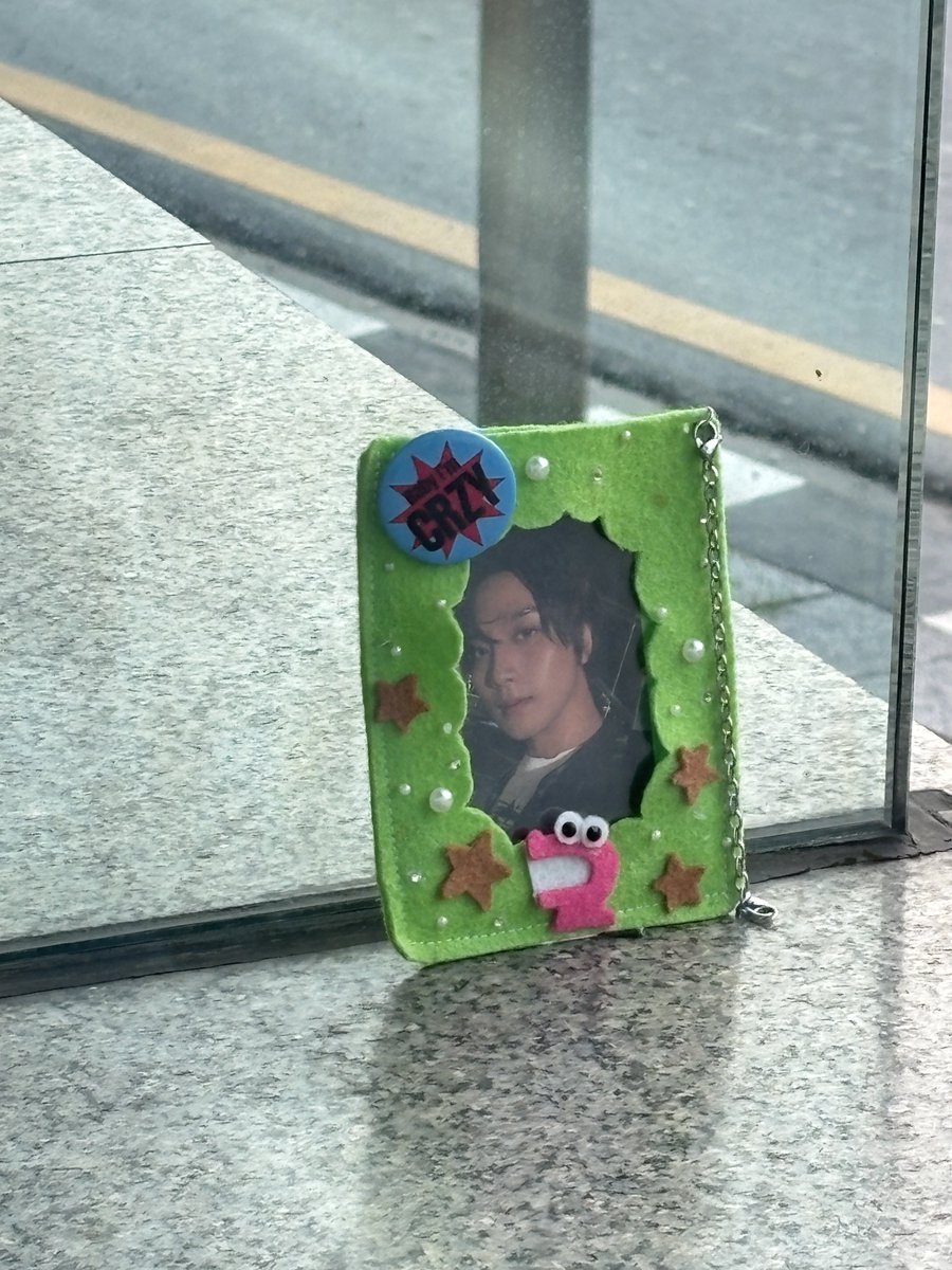 dpdeedear's tweet photo. เจอการ์ด แฮชาน ตกอยู่ที่บางซื่อ (น่าจะมีคนเก็บได้ แล้วเอาไปวางจ๋องอยู่ตรงนั้น😭)
ใครตามหาอยู่ เราเอาไปคืนไว้กับพนักงาน mrt บางซื่อแล้ว ลองติดต่อไปที่สถานีได้นะคะ🥹🙇🏽‍♀️

#ตลาดนัดnct #ตลาดนัดnct127 #ตลาดนัดnctdream https://t.co/QAn9jVs6QZ