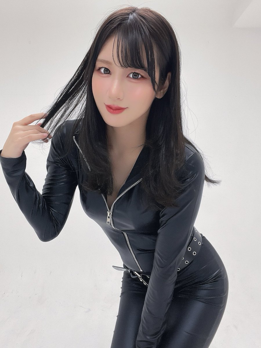 erimihane's tweet photo. 私が令和の峰不二子でいいですか⋆︎︎︎︎🏍💥❤︎

#cosplayer  #レースクイーン 
#高身長女子 #毎日美羽 https://t.co/tA9kXbeHFB