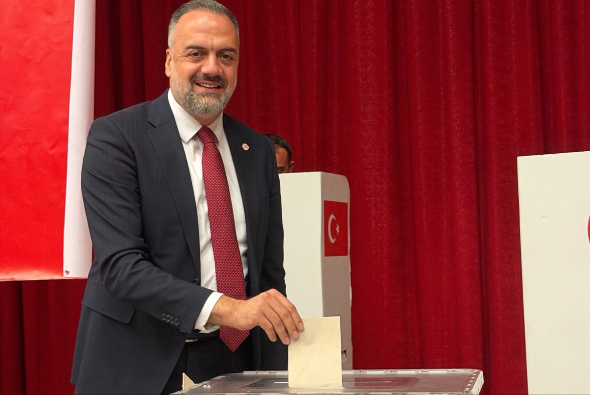 YeniPartiAmasya's tweet photo. Amasya Merkez İlçe Başkanlığımızın 1. Olağan Kongresi’ne katılım sağladık.

Örgütümüzün  birlik ve beraberlik içerisinde bir araya geldiği kongremizin; partimize, Amasya’mıza ve Merkez ilçemize hayırlı olmasını diliyorum.

Kongrenin gerçekleşmesinde emeği geçen tüm örgüt mensuplarımıza ve katılım sağlayan değerli misafirlerimize teşekkür ediyorum.

İlker Küp
Yeni Parti Amasya İl Başkanı