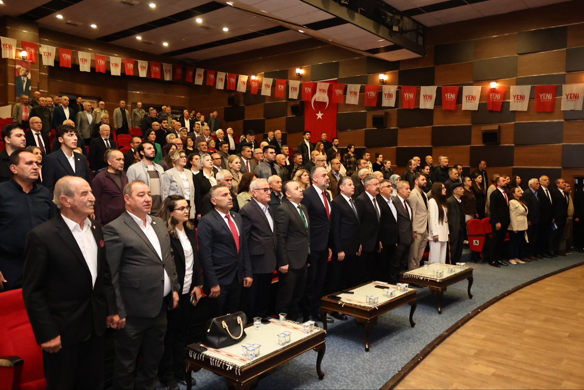 YeniPartiAmasya's tweet photo. Amasya Merkez İlçe Başkanlığımızın 1. Olağan Kongresi’ne katılım sağladık.

Örgütümüzün  birlik ve beraberlik içerisinde bir araya geldiği kongremizin; partimize, Amasya’mıza ve Merkez ilçemize hayırlı olmasını diliyorum.

Kongrenin gerçekleşmesinde emeği geçen tüm örgüt mensuplarımıza ve katılım sağlayan değerli misafirlerimize teşekkür ediyorum.

İlker Küp
Yeni Parti Amasya İl Başkanı