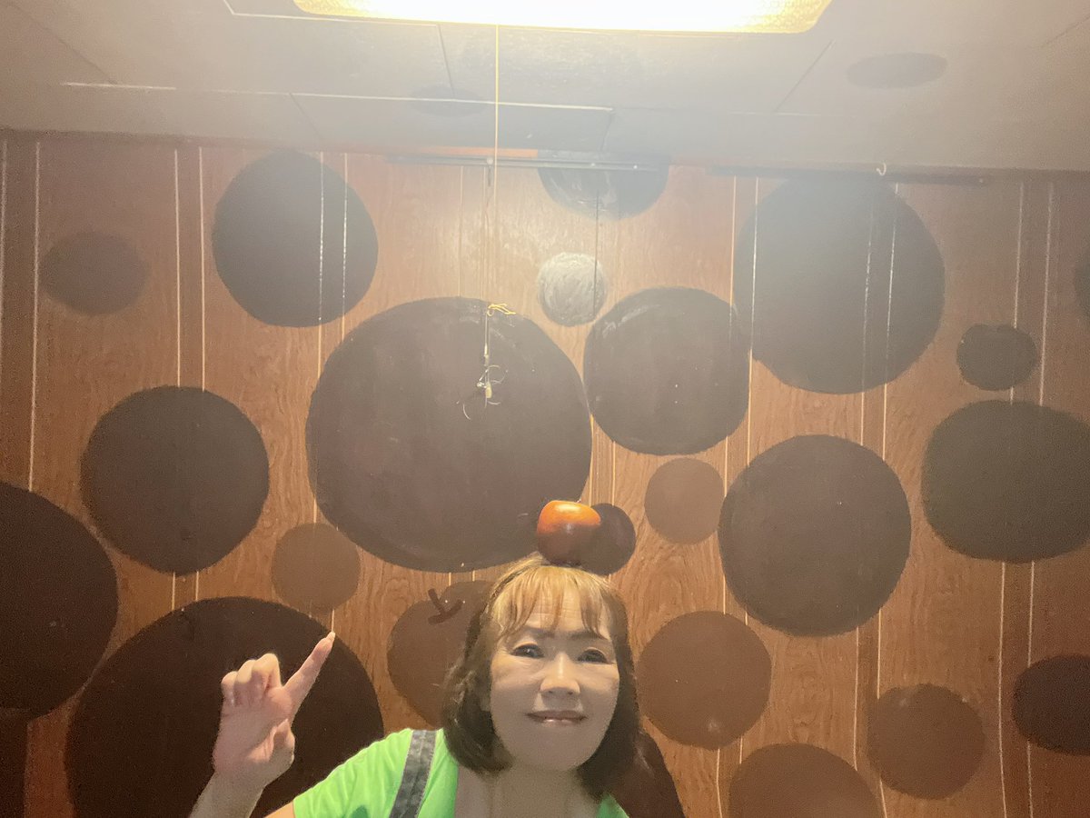 V_SEASON's tweet photo. 10月のショート展示
無事終了

1枚目の写真は
中国から来てくれた女の子が
撮って送ってくれたもの📷

りんごと洋梨も楽しんでくれて
猫のポストカードも選んでくれた

以前 塗り絵を買ってくれた方が
完成した作品を見せに来てくれた
嬉しかった

4日間ありがとう

10/9(金)から「散華舞」です

#奈良 https://t.co/6fOERTj7bm