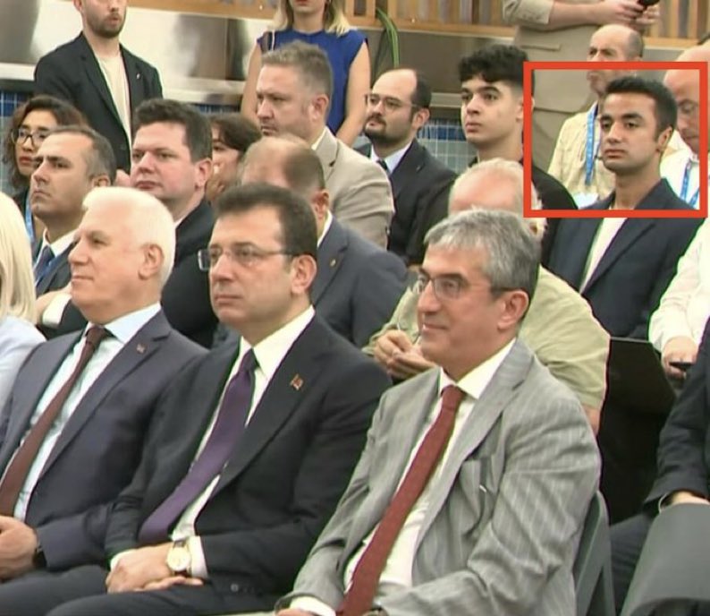 OsmanCann17's tweet photo. Kaan Karakoçoğlu’nun bir zamanlar Cumhurbaşkanı Adayımız Ekrem İmamoğlu’nun peşinden ayrılmadığını biliyor muydunuz?

Saf değiştirince geçmişini unutturabileceğini sananlara kötü bir haberimiz var: ARŞİV UNUTMAZ

@kaankrkcoglu https://t.co/1aP1t6Titj