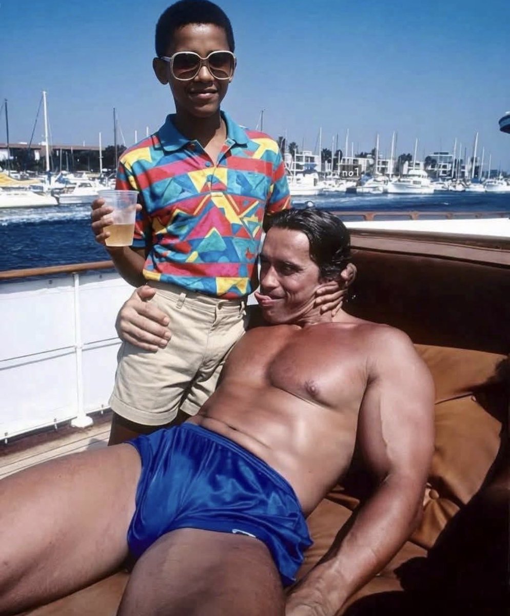 Reneefit97's tweet photo. 📌I’m just gonna leave this right here… 👀
Arnold is 14 years older than Obama.
The ages work. The resemblance is WILD.
Now somebody tell me the actual story behind this photo please..😳 https://t.co/nliDvKe0PY