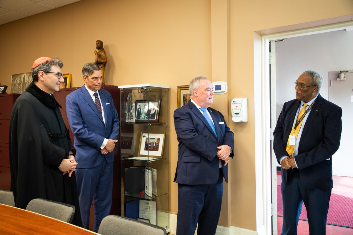 ordinedimalta's tweet photo. Il Gran Maestro dell'#OrdinediMalta ha inaugurato la Good Shepherd Clinic di Toronto, una nuova clinica medica dedicata alle persone senza fissa dimora.
https://t.co/bv5Wxi9KHT https://t.co/xy11JIm1S4