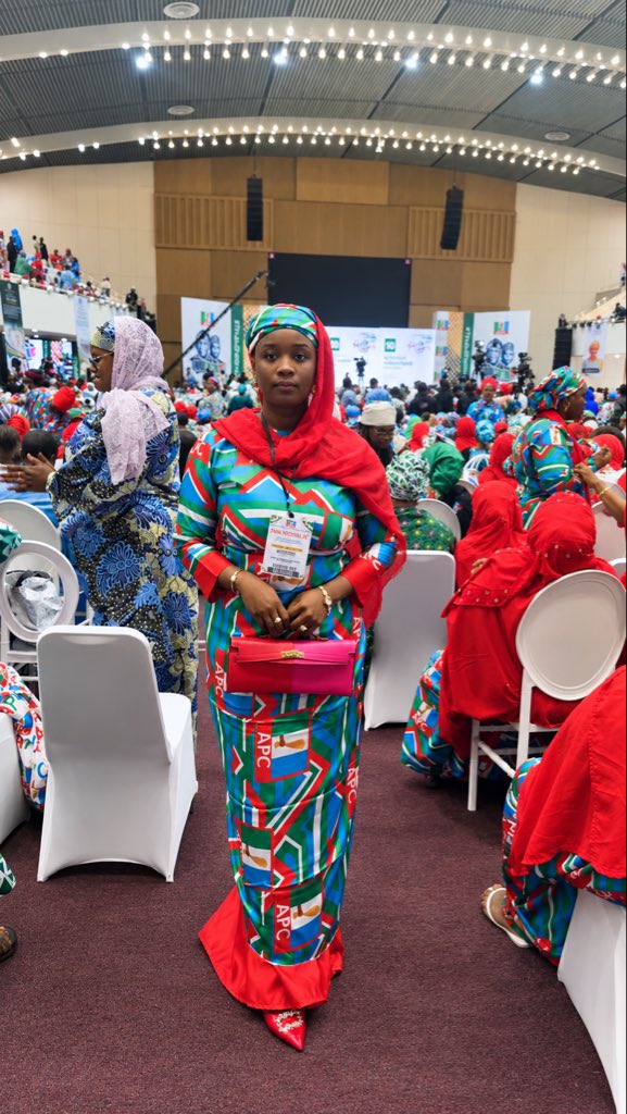 HonAishaA's tweet photo. I Am Nigerian. 🇳🇬

I Represent North West Zone.

Proudly Katsinawa, from Katsina State.

APC Sak ! 👌🏽💚❤️🩵🤍

Jagaban 4+4 =8 https://t.co/hnpGlIyow9