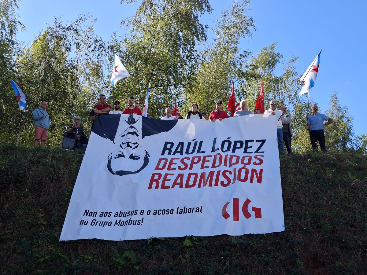 galizaCIG's tweet photo. 🚌Persoal de Monbus protesta ás portas do Multiusos Fontes do Sar contra os despedimentos no Grupo
📢Denuncian o maltrato que sofre por parte da empresa e o despedimento caprichoso de compañeiros e compañeiras para amedrentar a todo o colectivo
👉https://t.co/HxVnWYEOT0 https://t.co/MTM2Ye9hxY