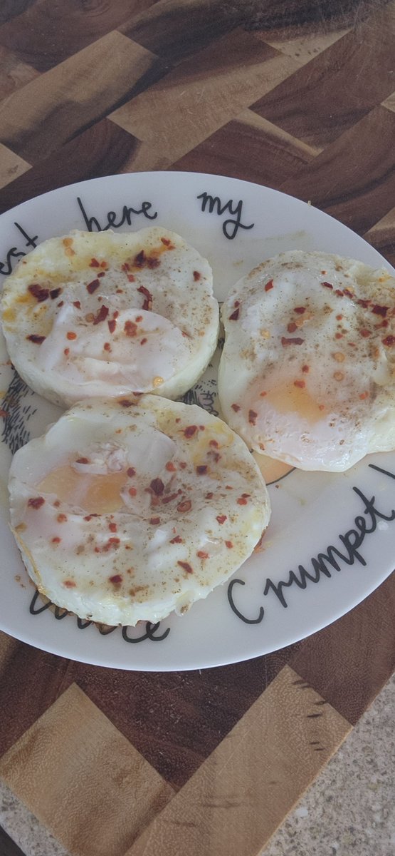 Rishistaxreturn's tweet photo. #Shamelesslikefarming fir #monDave Crispy cheese bottomed eggs. But can you guess which cheeses? ๐
๐
๐
https://t.co/4Zz9S0c1dt