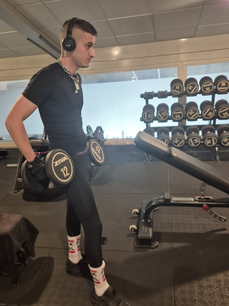 slaveboy99tpe's tweet photo. Sneaky pics at the gym 💪🏻 even one in the locker room while changing🫣

Some more muscles start to grow, while the useless caged dicklet shrinks!

#chastity #gaychastity #gym #slave #twink #locktober #asspic #cagecheck #teamlocked #gayporn #gaysub #kink #fetish #socks #whitesocks https://t.co/Z9ItJUX2xz