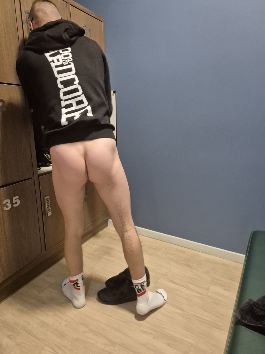 slaveboy99tpe's tweet photo. Sneaky pics at the gym 💪🏻 even one in the locker room while changing🫣

Some more muscles start to grow, while the useless caged dicklet shrinks!

#chastity #gaychastity #gym #slave #twink #locktober #asspic #cagecheck #teamlocked #gayporn #gaysub #kink #fetish #socks #whitesocks https://t.co/Z9ItJUX2xz