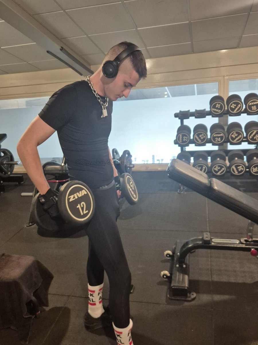 slaveboy99tpe's tweet photo. Sneaky pics at the gym 💪🏻 even one in the locker room while changing🫣

Some more muscles start to grow, while the useless caged dicklet shrinks!

#chastity #gaychastity #gym #slave #twink #locktober #asspic #cagecheck #teamlocked #gayporn #gaysub #kink #fetish #socks #whitesocks https://t.co/Z9ItJUX2xz