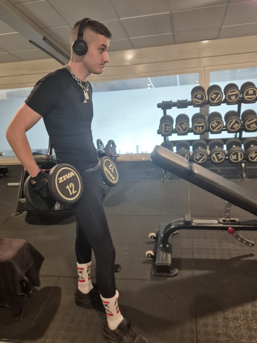 slaveboy99tpe's tweet photo. Sneaky pics at the gym 💪🏻 even one in the locker room while changing🫣

Some more muscles start to grow, while the useless caged dicklet shrinks!

#chastity #gaychastity #gym #slave #twink #locktober #asspic #cagecheck #teamlocked #gayporn #gaysub #kink #fetish #socks #whitesocks https://t.co/Z9ItJUX2xz