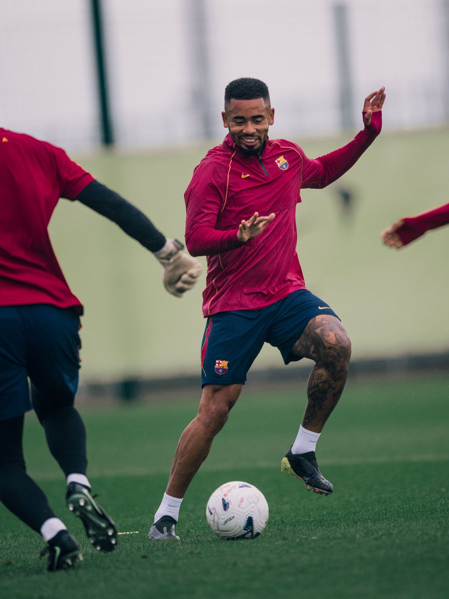 FCBarcelona's tweet photo. GJ always bringing the smiles 🤙 https://t.co/XYMVLt6yKq
