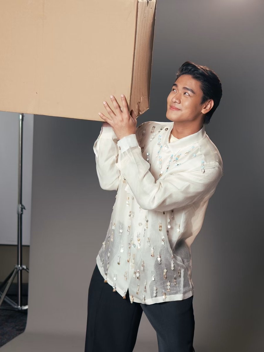 SAGERGLOBAL's tweet photo. Ladies and gentlemen!

Your new Kapuso PBB host, Michael Sager!

PBB HOST MICHAEL SAGER
#MichaelSager https://t.co/d6AFqDbLT9