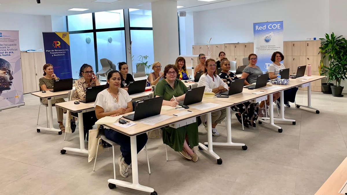 TreballGOIB's tweet photo. Comença al COE Balears el programa Reinventa’t 45+ 

👩‍💼 Un programa pilot del Pla SI del @SOIBgoib per donar noves eines i oportunitats laborals a dones majors de 45 anys.

El Govern, al costat de les dones i del talent sènior.

ℹ️ https://t.co/6U01GR3ttX https://t.co/ZMqVM6jGOI