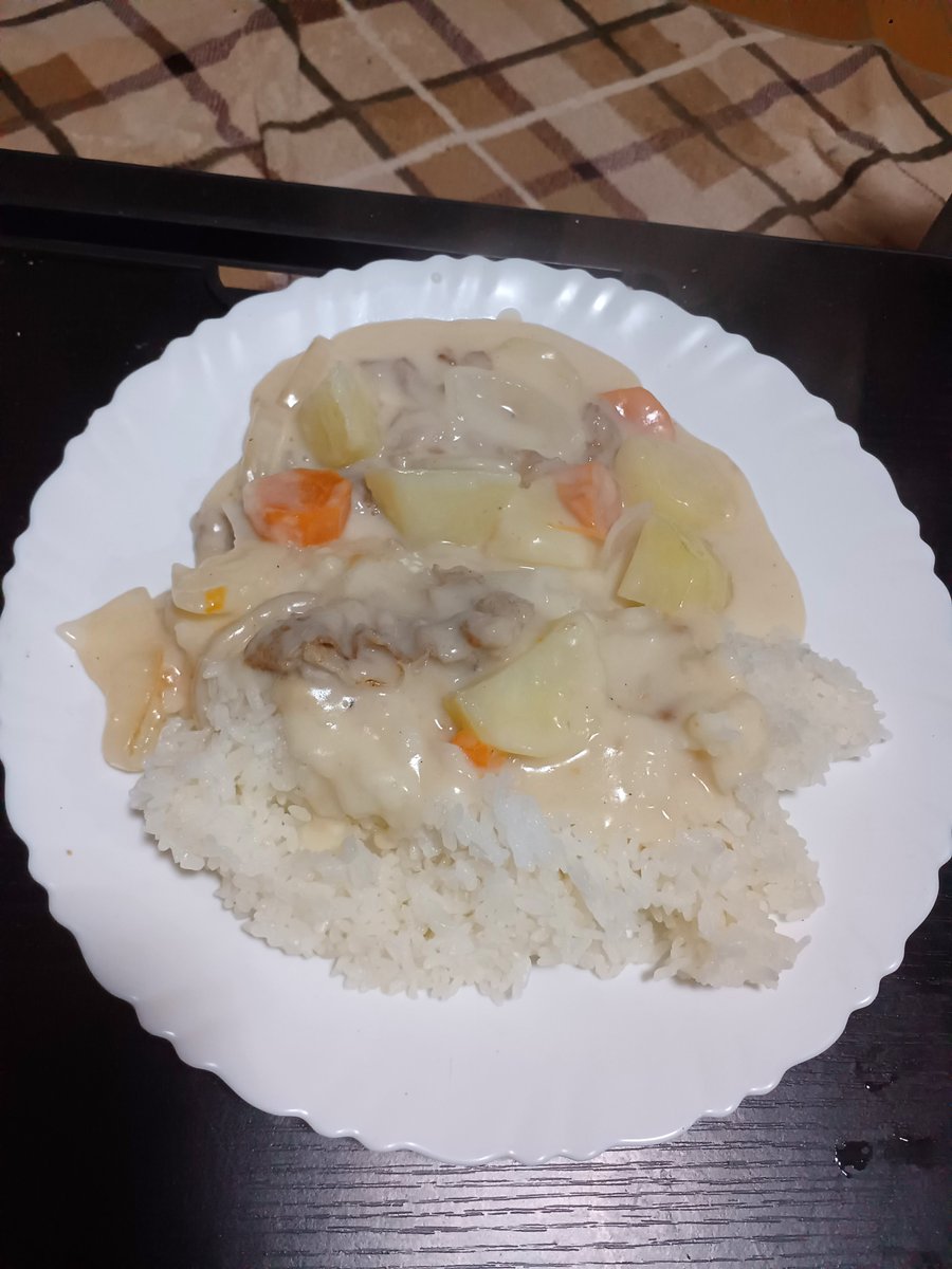 cheezjiji's tweet photo. 夕飯はホワイトシチュー作りました https://t.co/3oLV7xBuV3