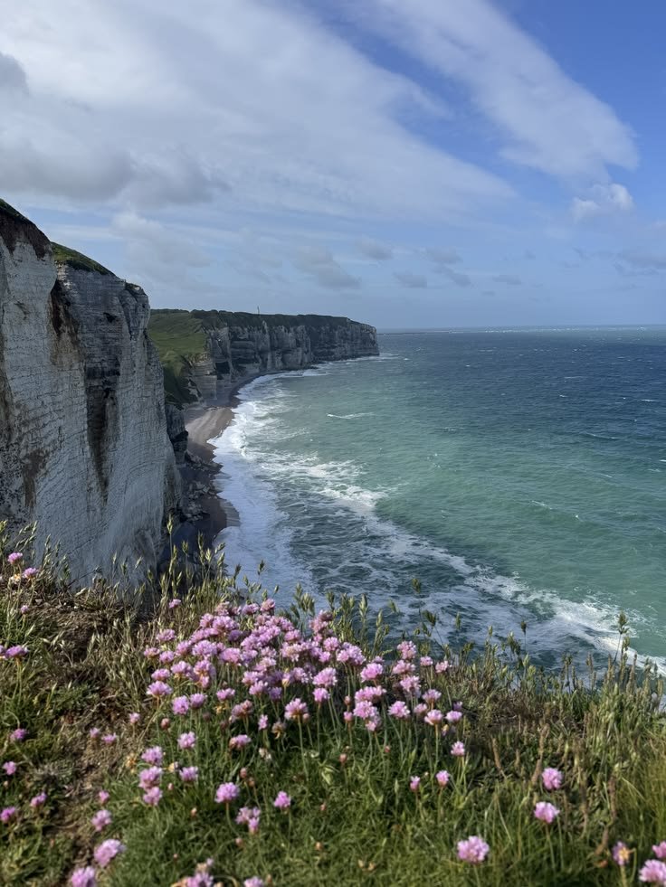 echoesofworld's tweet photo. Normandie, France https://t.co/Kp7xH3QOIW