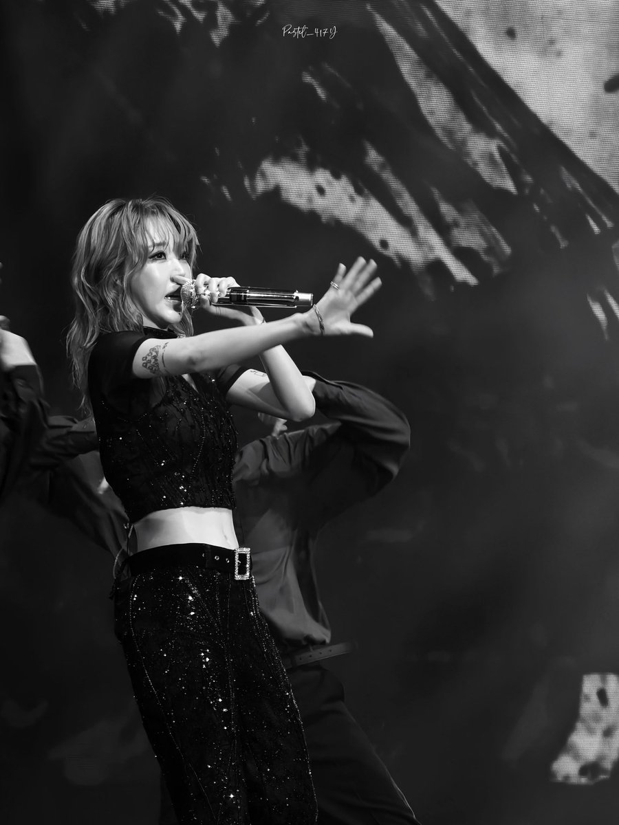 Pastel_417Y's tweet photo. 261004 마마무 WORLD TOUR [4WARD]     
IN HONG KONG    

🪤

#MAMAMOO #마마무 #문별 https://t.co/wHno5owSqv
